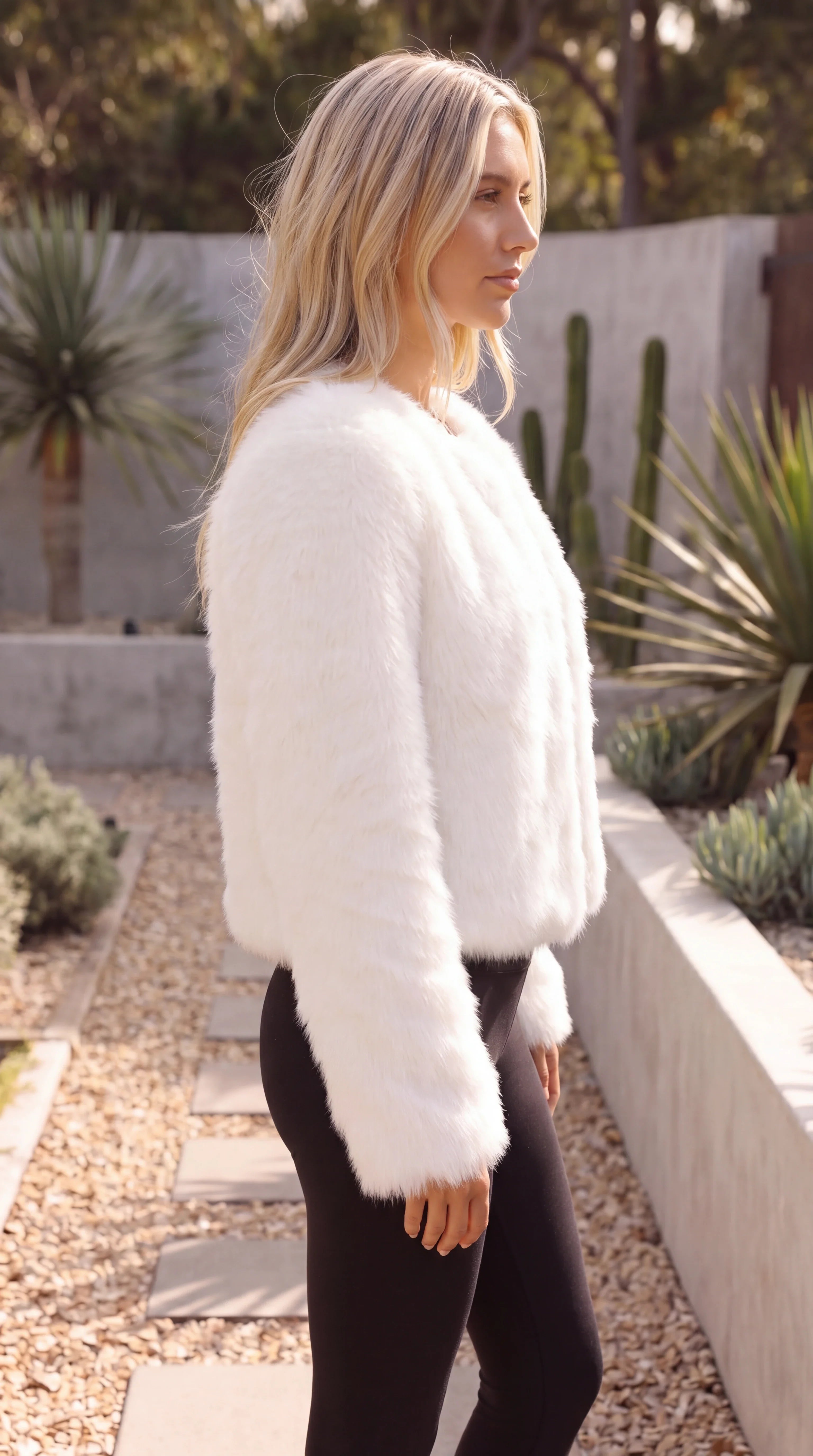 Women's Cropped Faux Fur Jacket 2