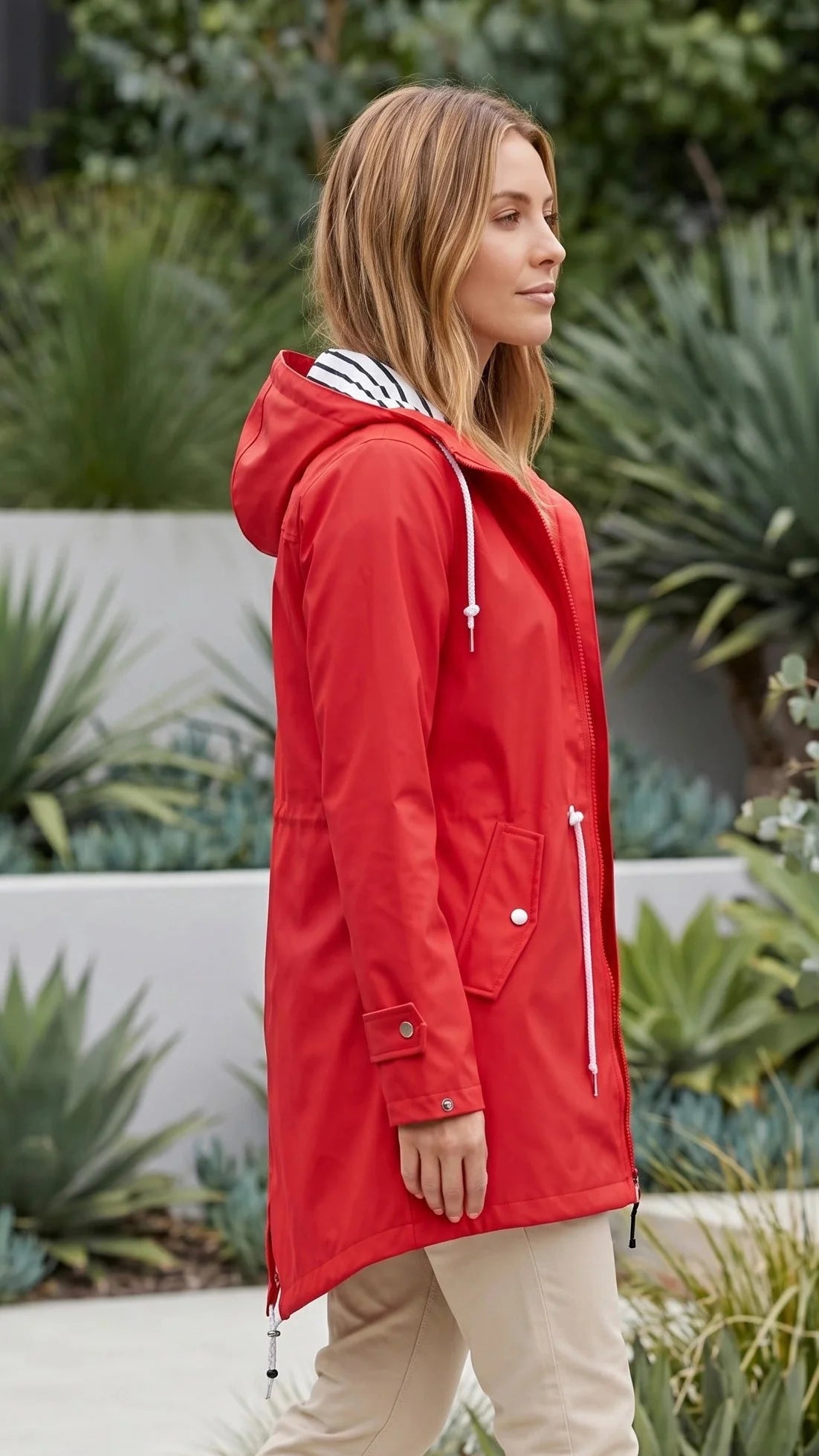 Women’s Hooded Rain Jacket With Drawstring Waist